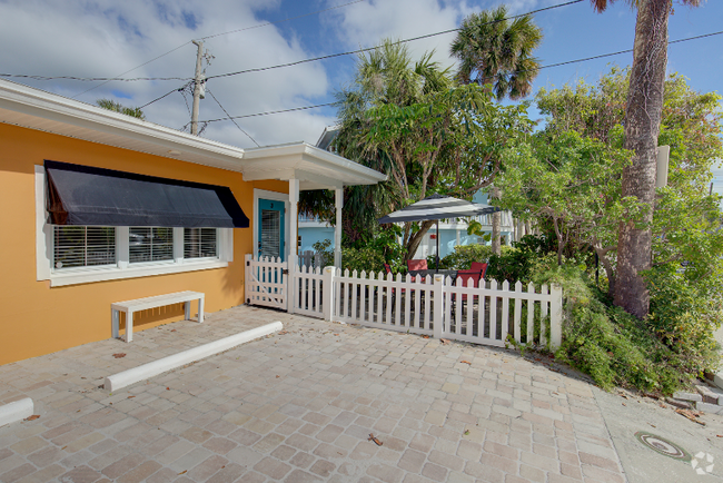 Building Photo - 1600 Beach Trail Unit 3 Rental