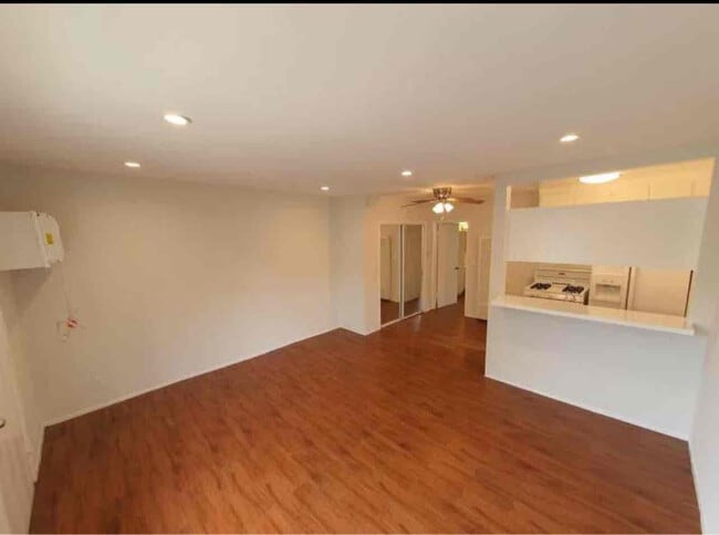Photo - 4660 Kester Ave Unidad 206