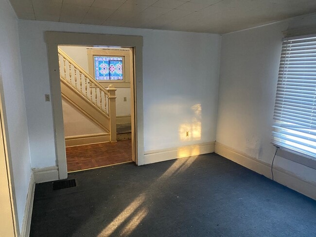 Building Photo - Spacious 3-Bedroom Home for Lease in Akron