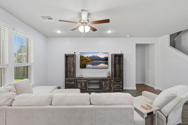 Photo - 127 Buttonwood Ct