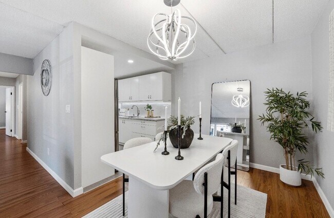 50-56-56 Broadlawn Park Unit 221
