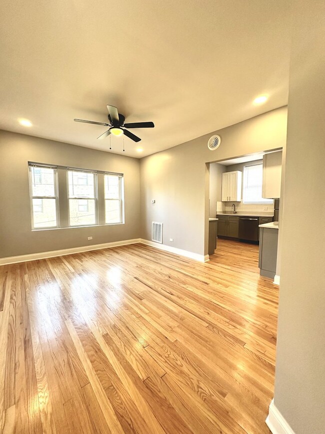 1145 W Lunt, Unit 1149-2, Chicago, IL 60626 - 1147 W Lunt Ave Apartment Unit 1149-2