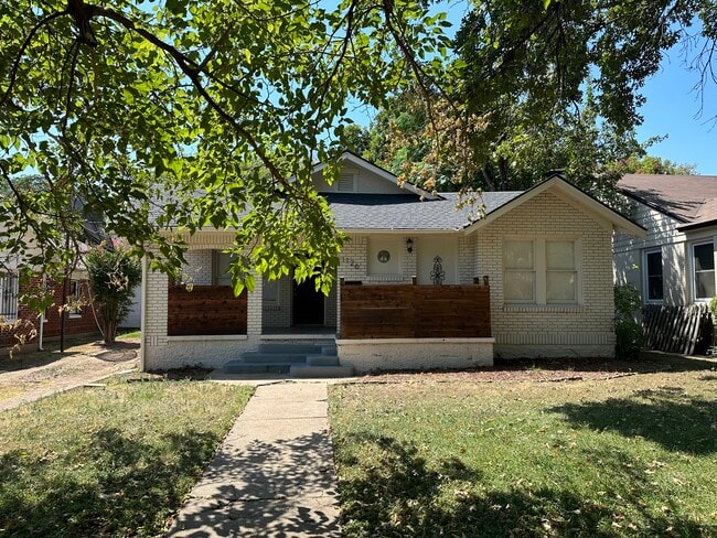 Building Photo - 1223 Cascade Ave Rental
