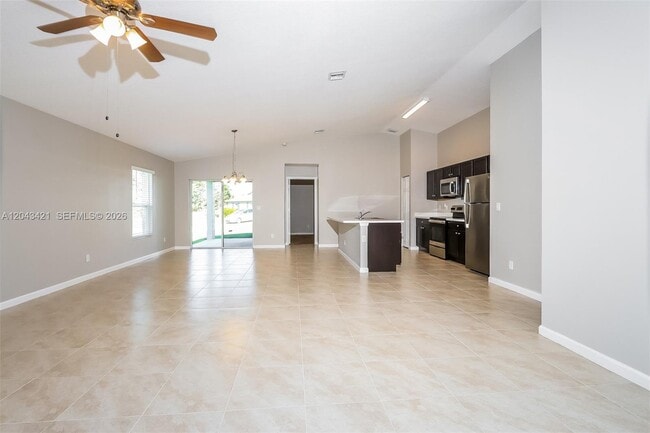 Photo - 511 SW Nadell Ave