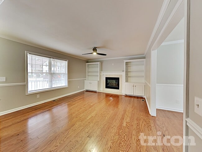 Photo - 229 Montclaire Cir