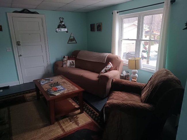 Photo - 305 Maywood Ave W