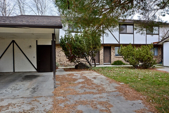 Building Photo - 2 bedroom 1.5 bath with a carport & backyard