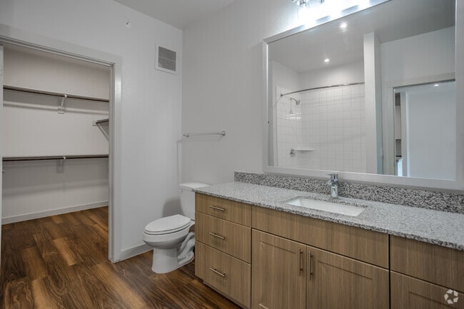 1BR, 1BA - 731SF - Bathroom - JAMESON