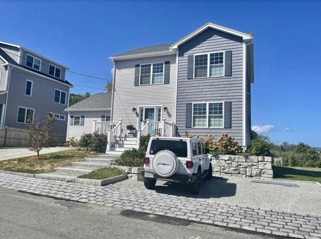 Building Photo - 15 10th Ave