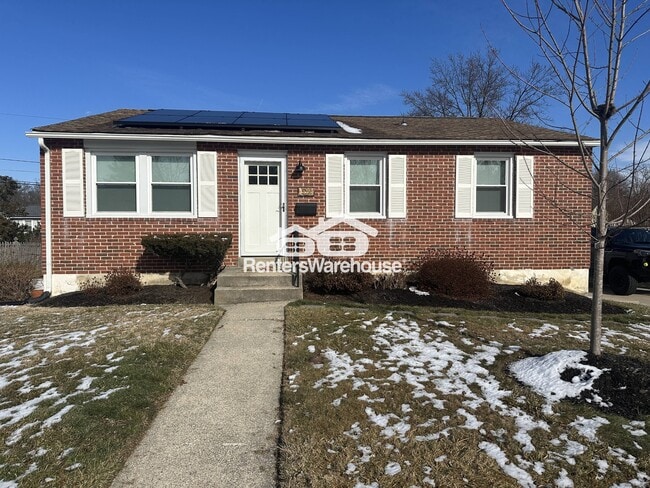 Photo - 1603 Charmuth Rd