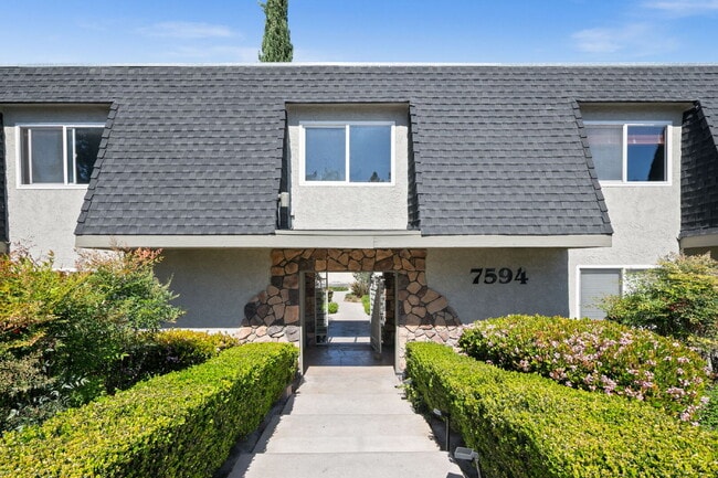 Building Photo - Immaculate, Serene, 2-Bed, 2-Bath Condo in highly sought after San Carlos area in San Diego CA Unit 13