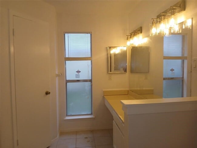 Photo - 1126 E Brompton Dr