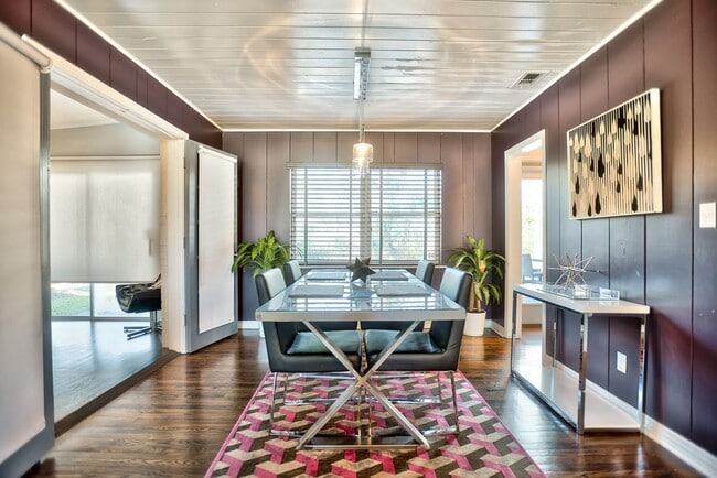 Photo - Gorgeous Single Family Home Located In Midtown. Huge Fenced in Backyard!