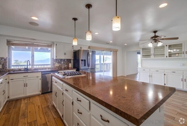Building Photo - 145 La Cresta Heights Rd Rental