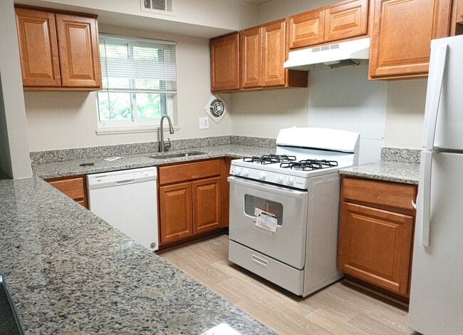 Photo - 1661 N Forest Park Ave Unit B.1661 - C2