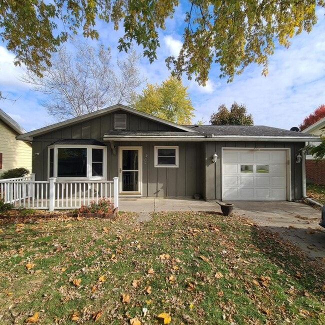 Building Photo - 912 East Ave