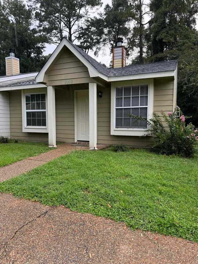 Building Photo - 2910 Richview Park Cir N