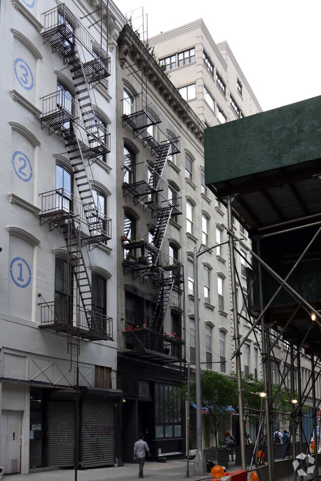 Photo - 17 Warren St