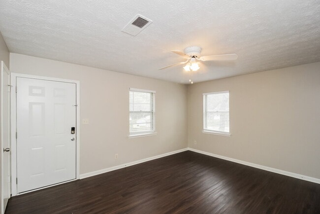 Photo - 243 Sedgefield Dr