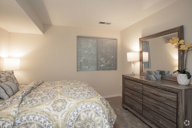 2HAB, 2BA: 1,080 ft²