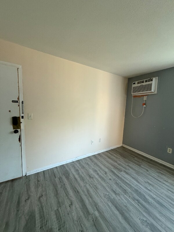 Photo - 280 Winifred St W Unit 1