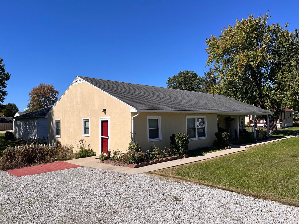 325 E Monroe St House House Rental in Baltimore, OH