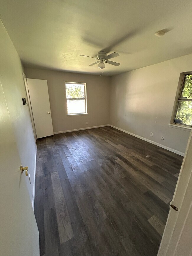 1300 Timberlake Cir House House - Image