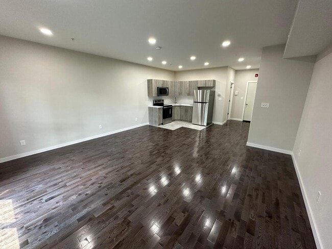 Building Photo - 3319 N 17th St Unit 2R Rental