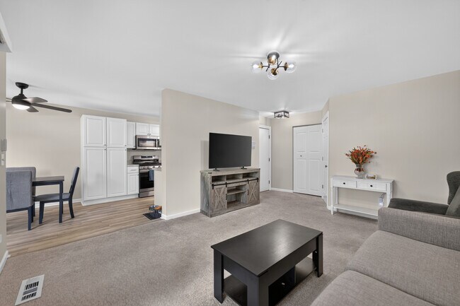 Photo - 665 Thorntree Ct Unit A-1