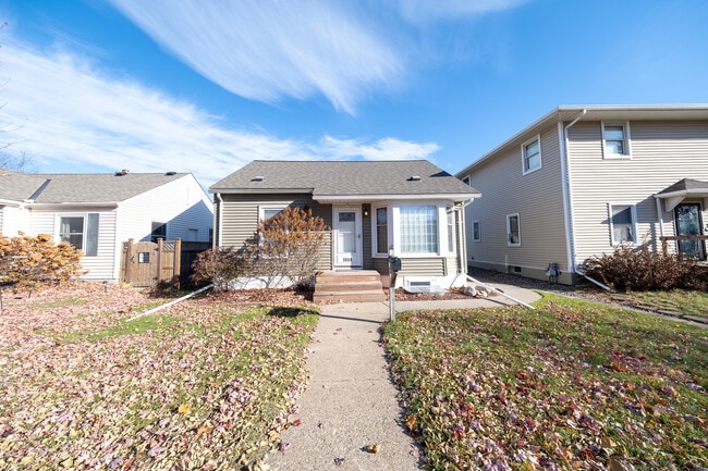 Building Photo - 3531-2 1/2 2 1/2 St NE