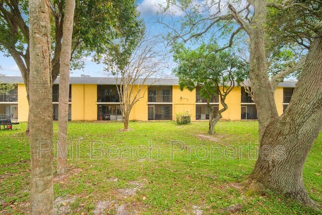 Photo - 516 Meadows Cir