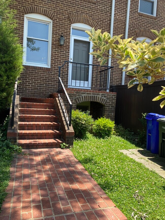 Photo - 1046 N Randolph St