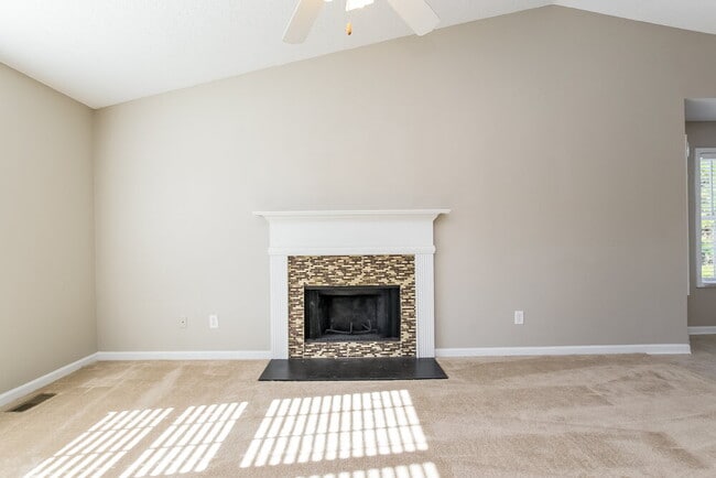 Photo - 111 Hunter Pl