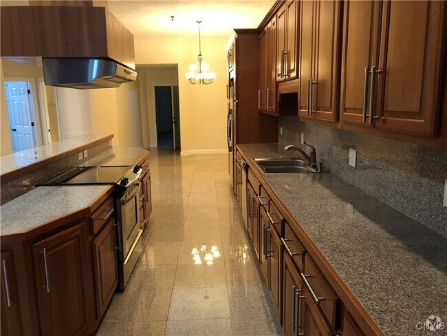 Building Photo - 210 W Division St Rental