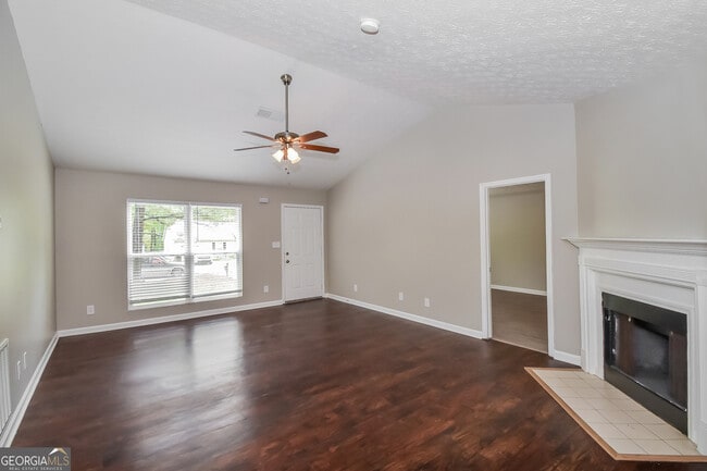 Photo - 2745 Sapphire St