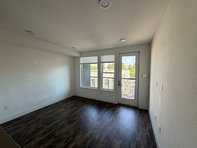 Photo - $2,695 / 1 BR - STYLISH & CONVENIENT HOME IN THE HEART OF FREMONT!