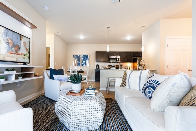 Photo - Hawthorne at the Bend