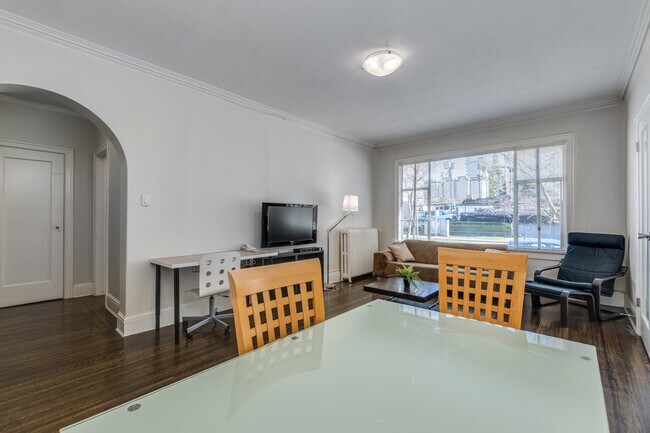 Photo - 935 Jervis St Unit 1