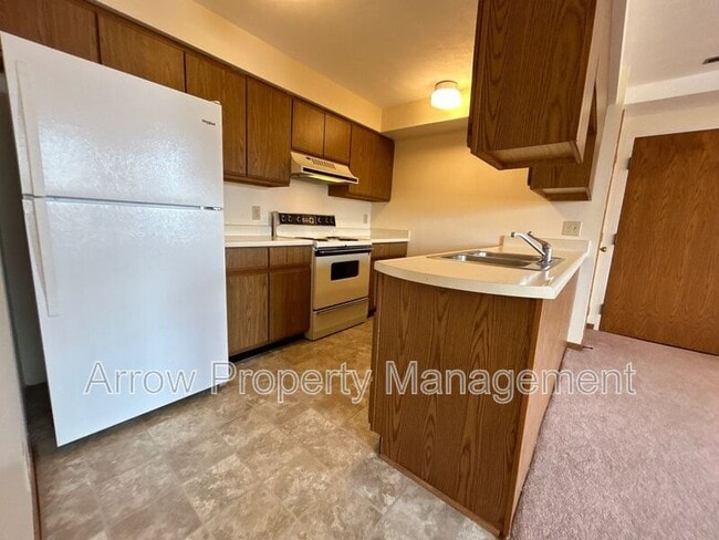 Photo - 208 E 5th St