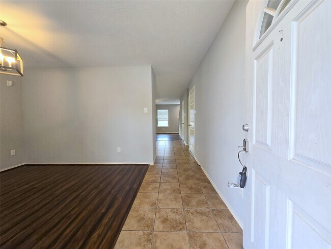 Building Photo - 1423 Stone Bluff Dr