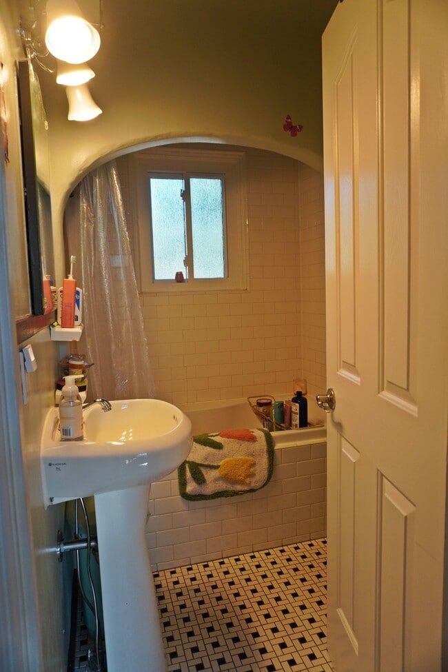 Photo - 131 N Hancock Ave Unidad 131