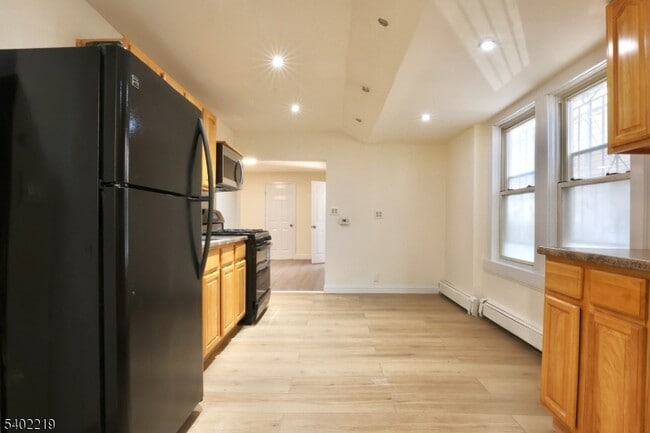 Photo - 859 Lafayette St