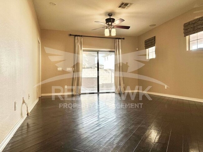 Photo - 1090 S Maverick St