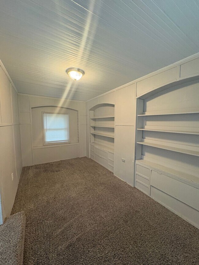 Photo - Spacious 3 Bed, 2 Bath Home in Prime Kansas City Location Near Plaza & Brookside