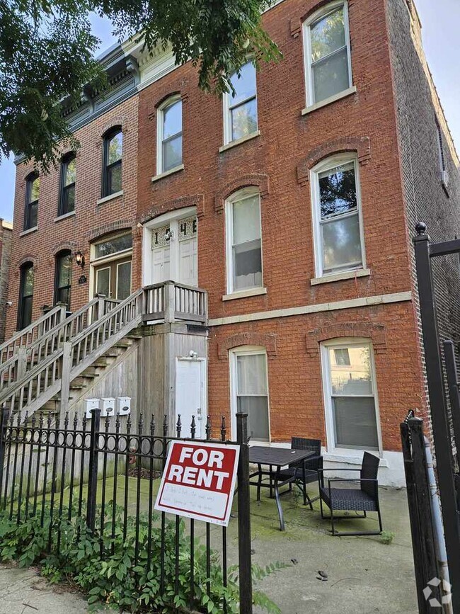 Building Photo - 1946 N Wilmot Ave Rental