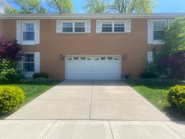 Photo - 419 E Valley Ln Townhome