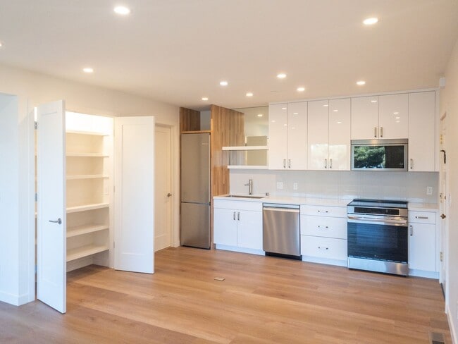 Photo - Stunning, Fully Remodeled Jr. 1bd/1ba! Remodeled! Private Deck! Parking! Laundry! PROGRESSIVE! Unit 10A