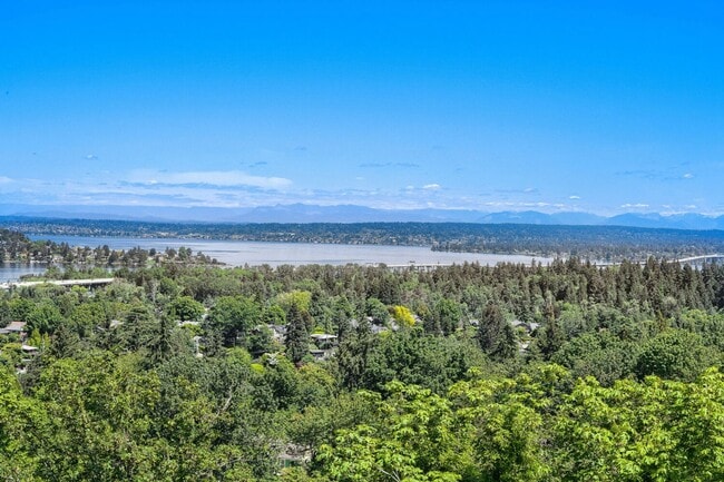 Building Photo - Capitol Hill View Home