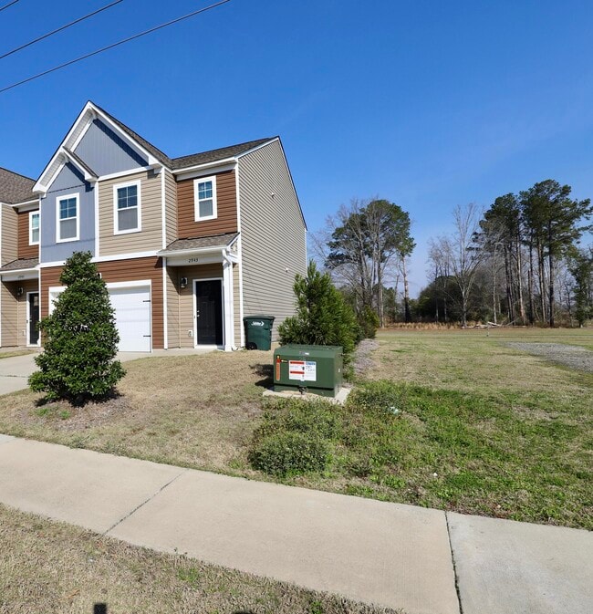 Photo - 2943 Old Field Rd