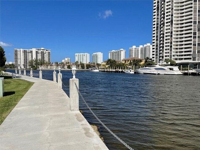 Building Photo - 3030 Marcos Dr Unit T314